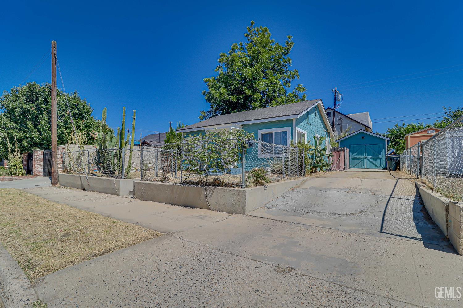 Single Family Residence in Bakersfield