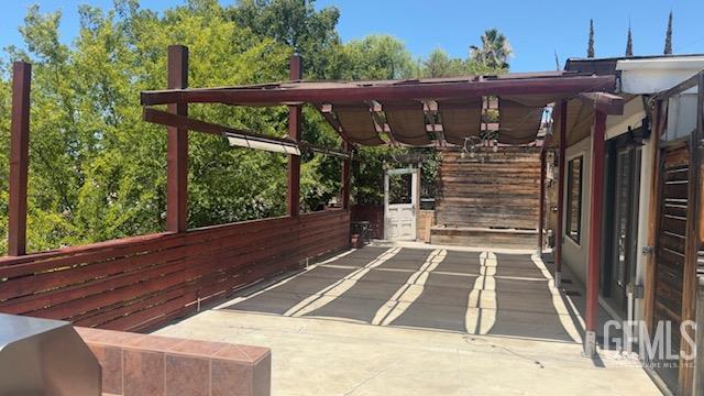 Manufactured Home in Bakersfield, photo 4 of 7