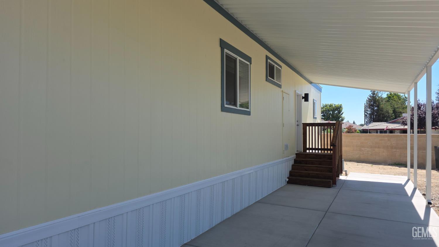 Manufactured Home in Bakersfield, photo 5 of 25