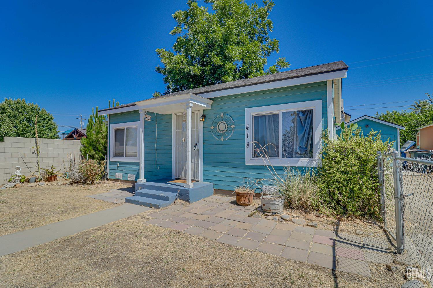 Single Family Residence in Bakersfield, photo 5 of 22