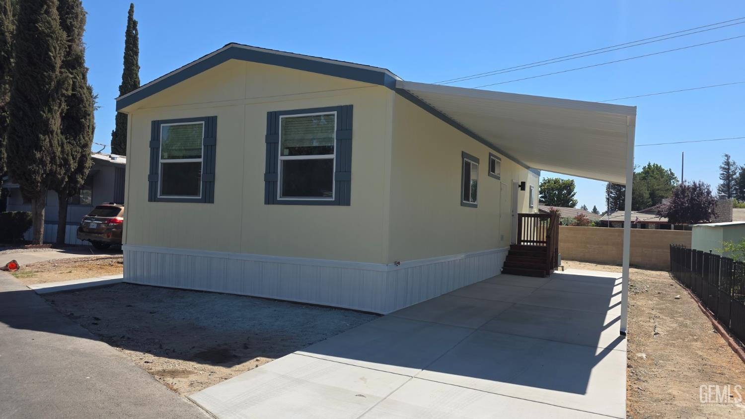 Manufactured Home in Bakersfield, photo 3 of 25
