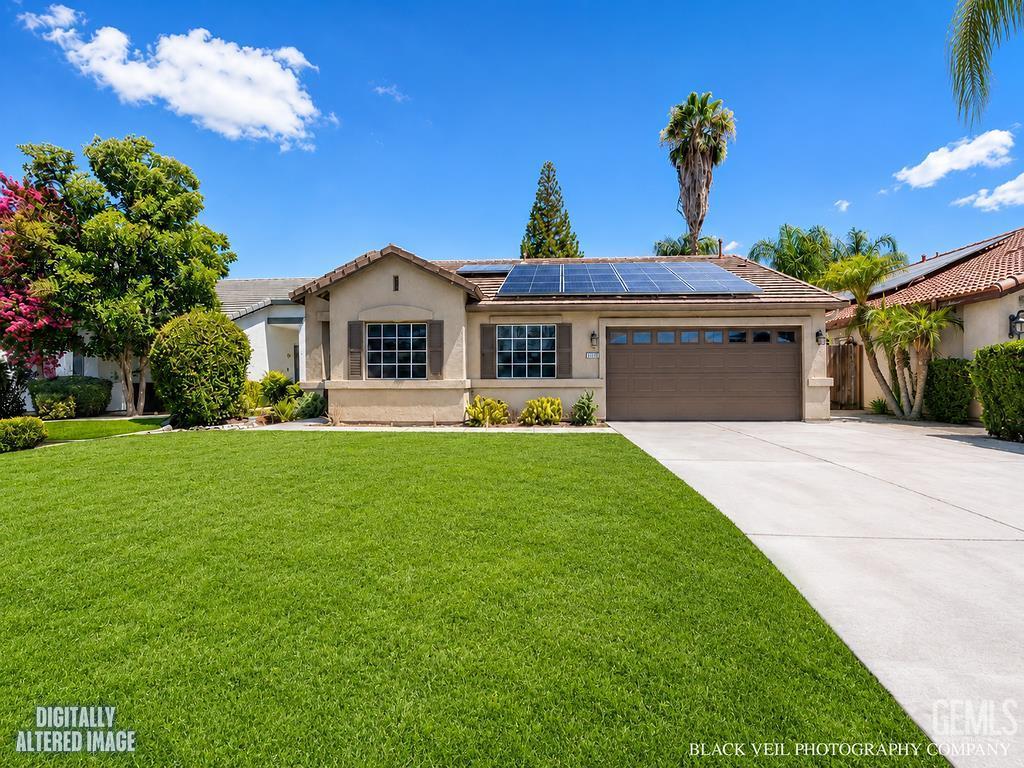 Single Family Residence in Bakersfield, photo 2 of 43