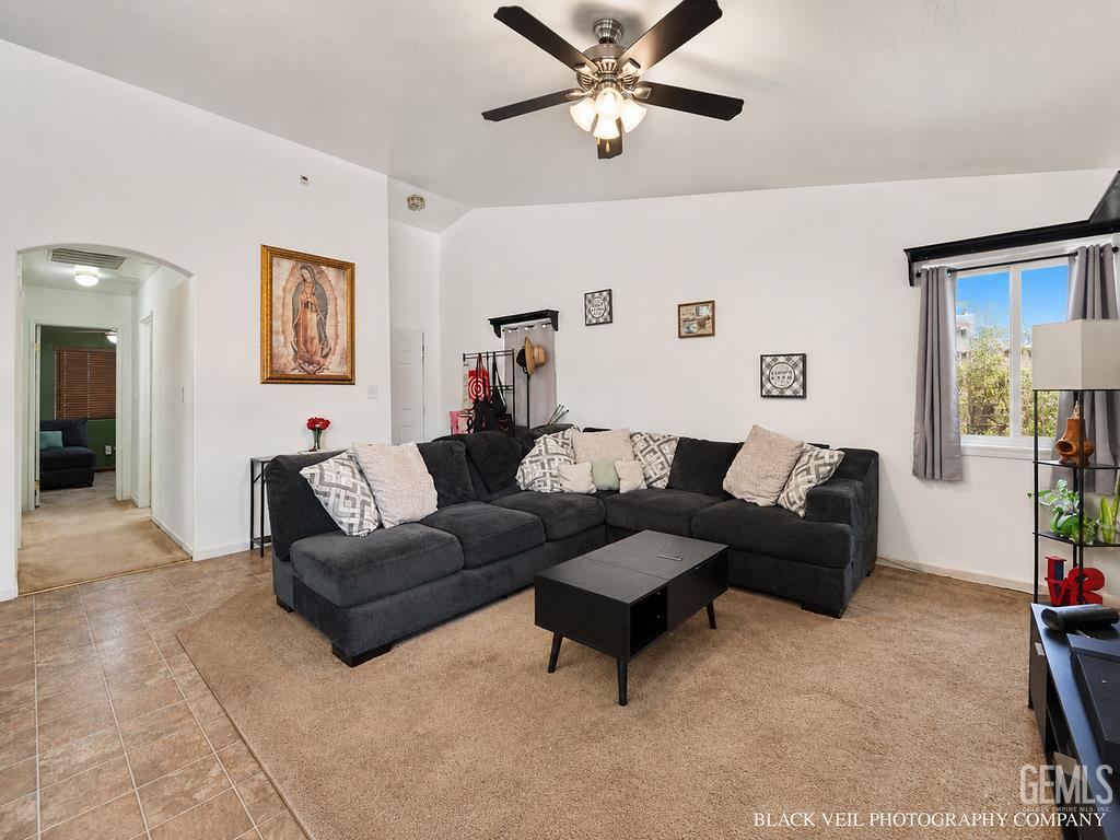 Single Family Residence in Bakersfield, photo 4 of 43