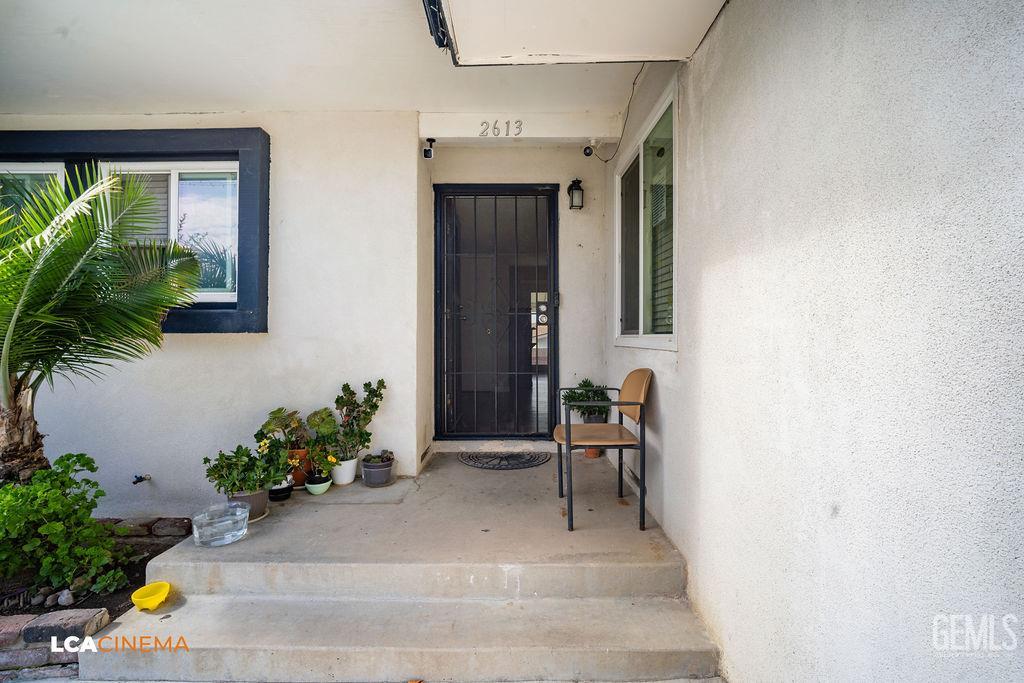 Single Family Residence in Bakersfield, photo 4 of 16