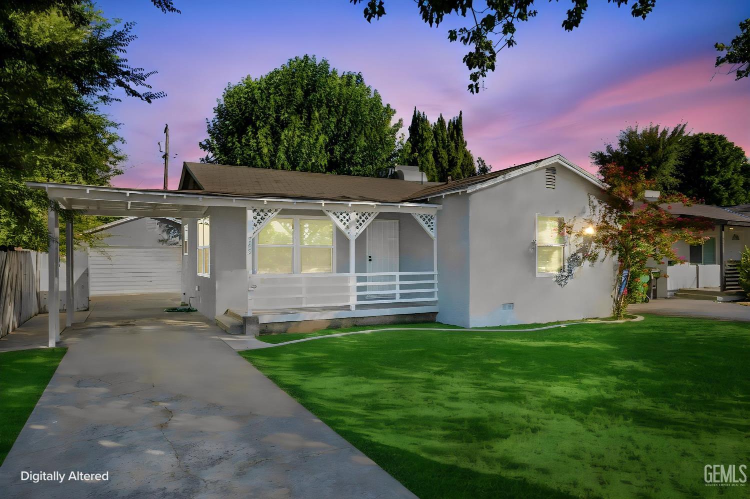 Single Family Residence in Shafter, photo 3 of 31