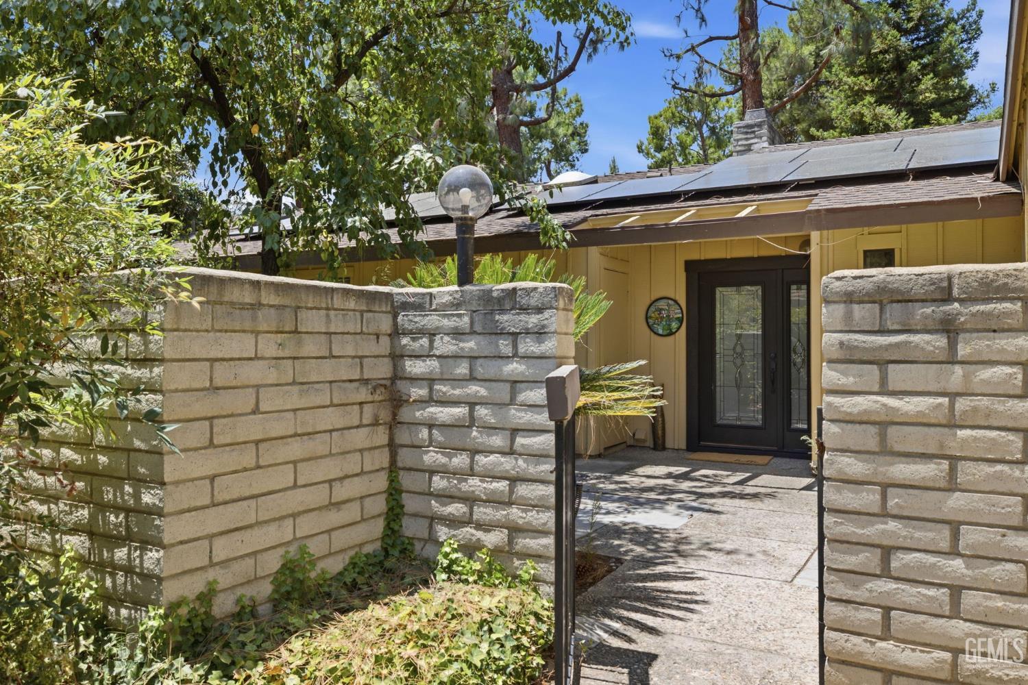 Single Family Residence in Bakersfield, photo 4 of 39