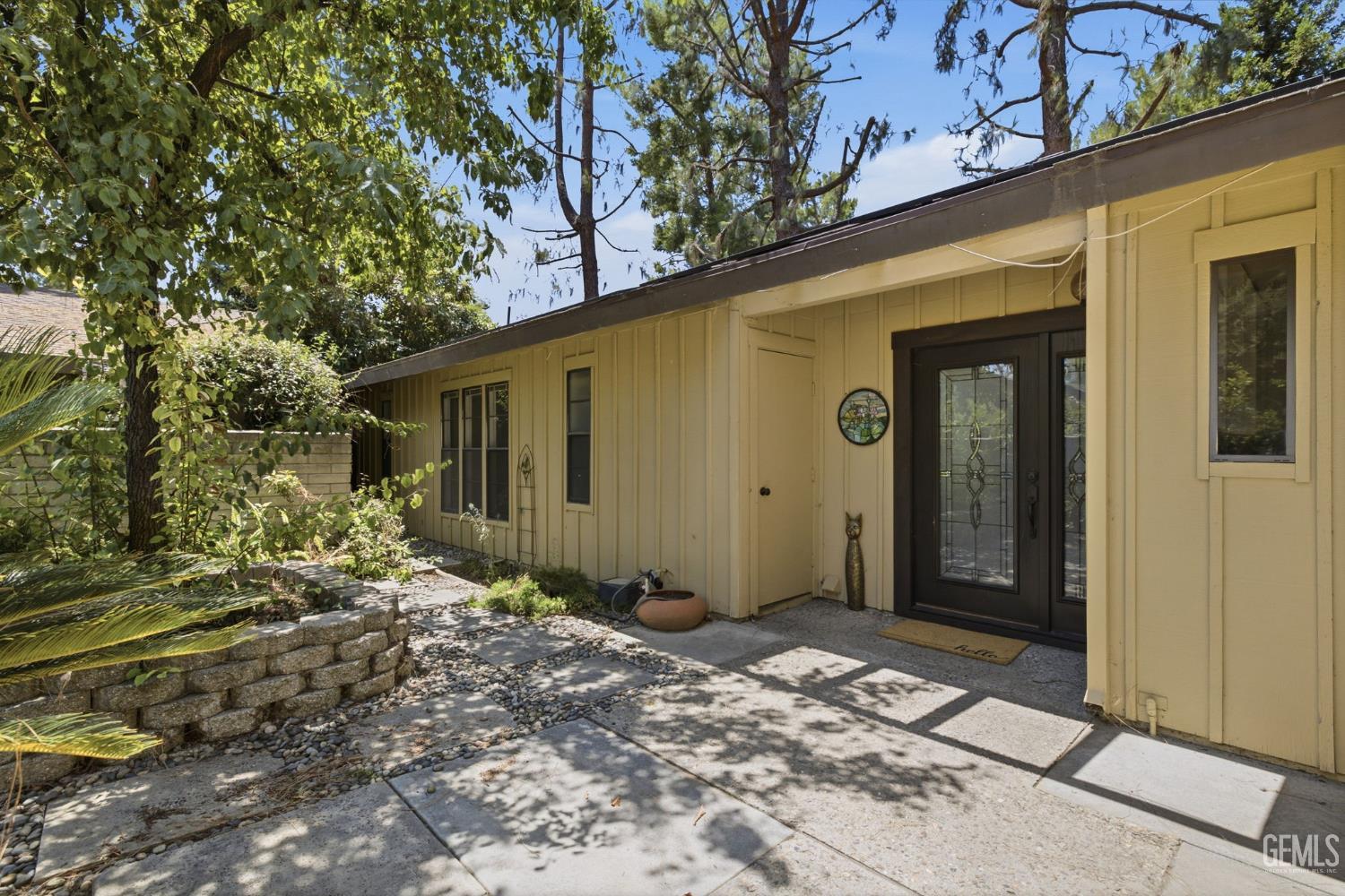 Single Family Residence in Bakersfield, photo 5 of 39