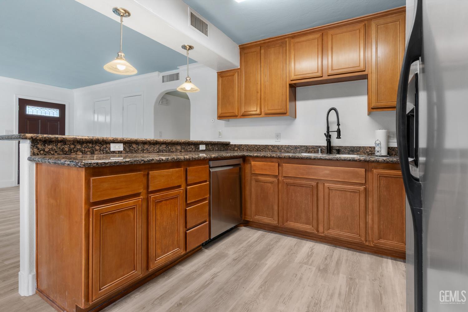 Condominium in Bakersfield, photo 4 of 22