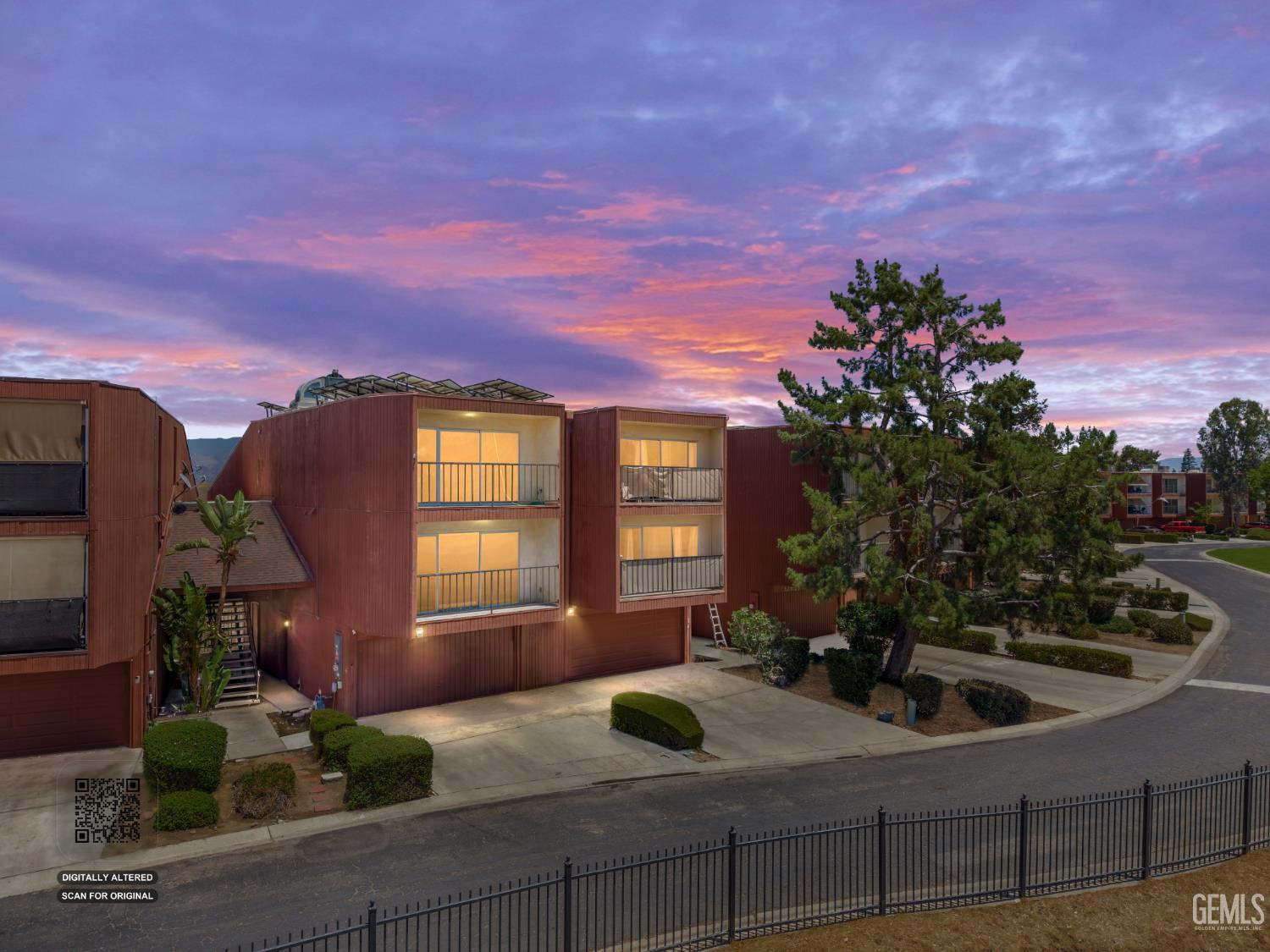 Condominium in Bakersfield, photo 2 of 43