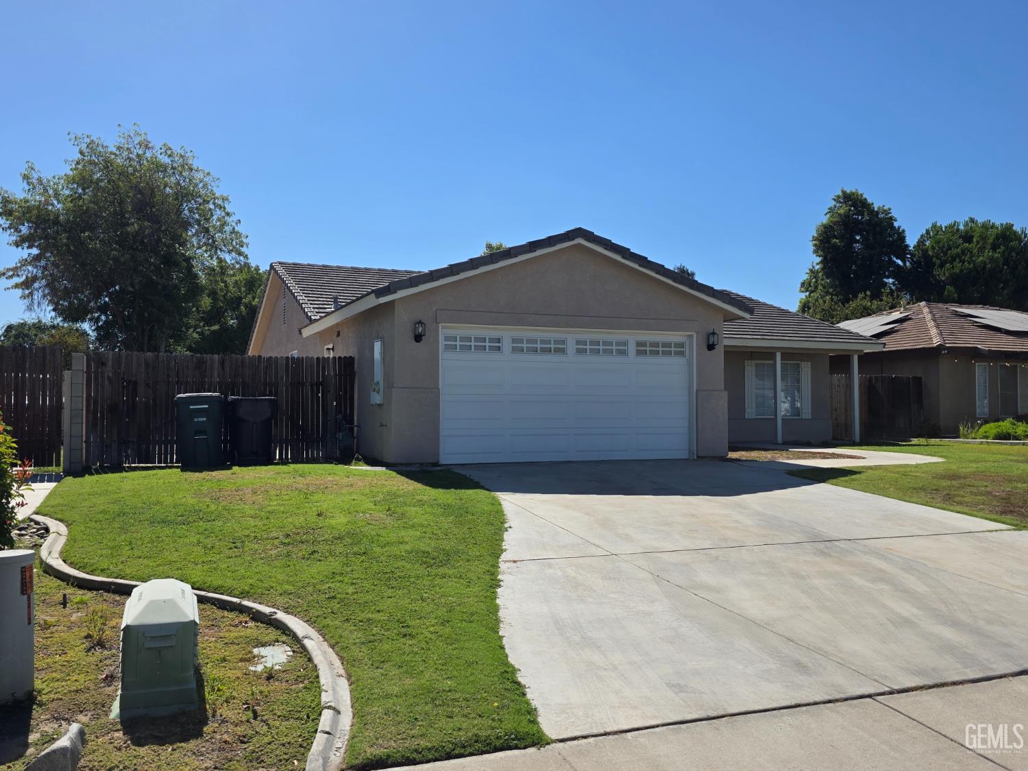 Single Family Residence in Bakersfield, photo 3 of 34