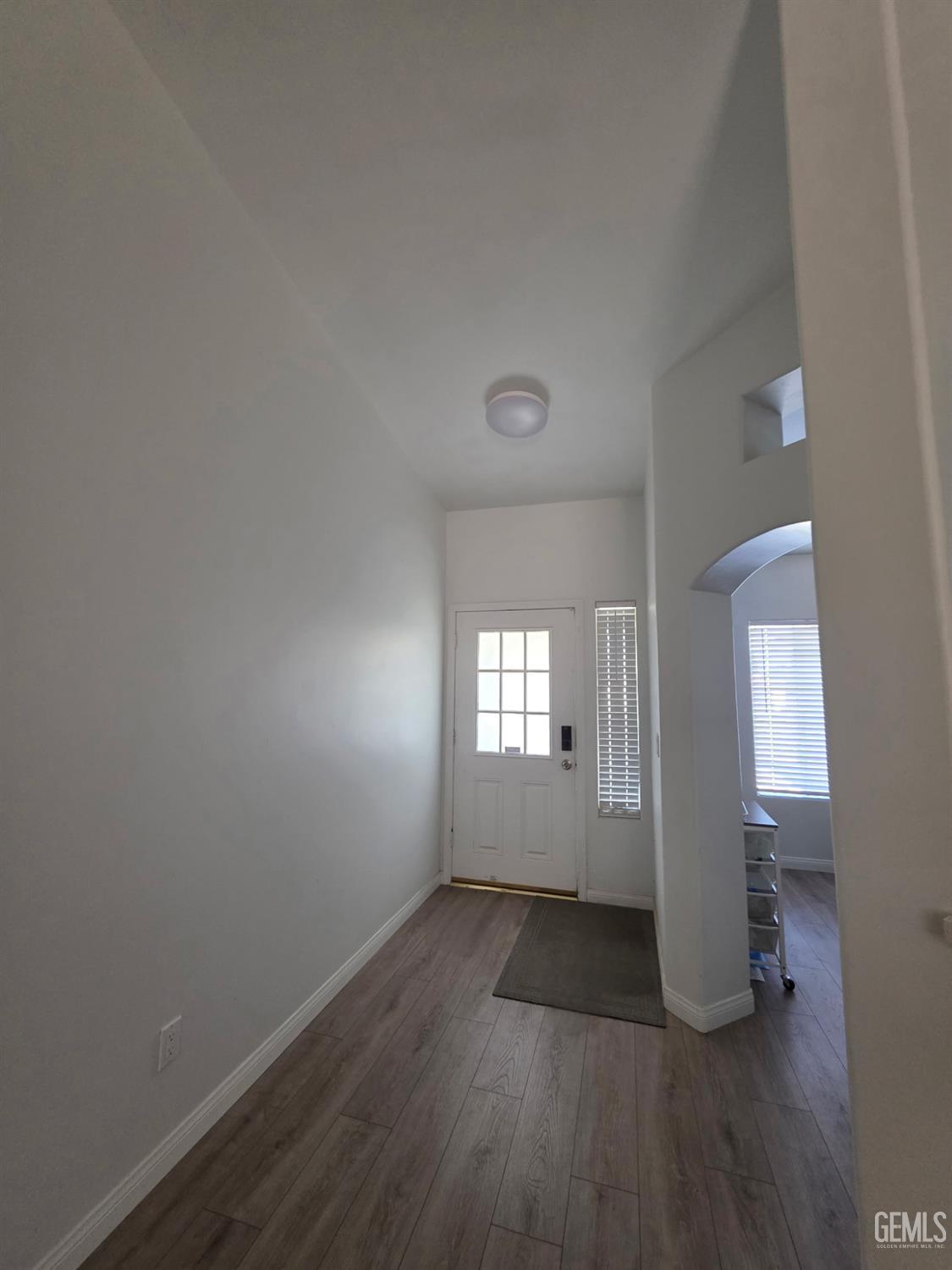 Single Family Residence in Bakersfield, photo 4 of 34