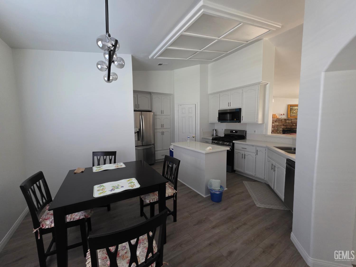Single Family Residence in Bakersfield, photo 5 of 34