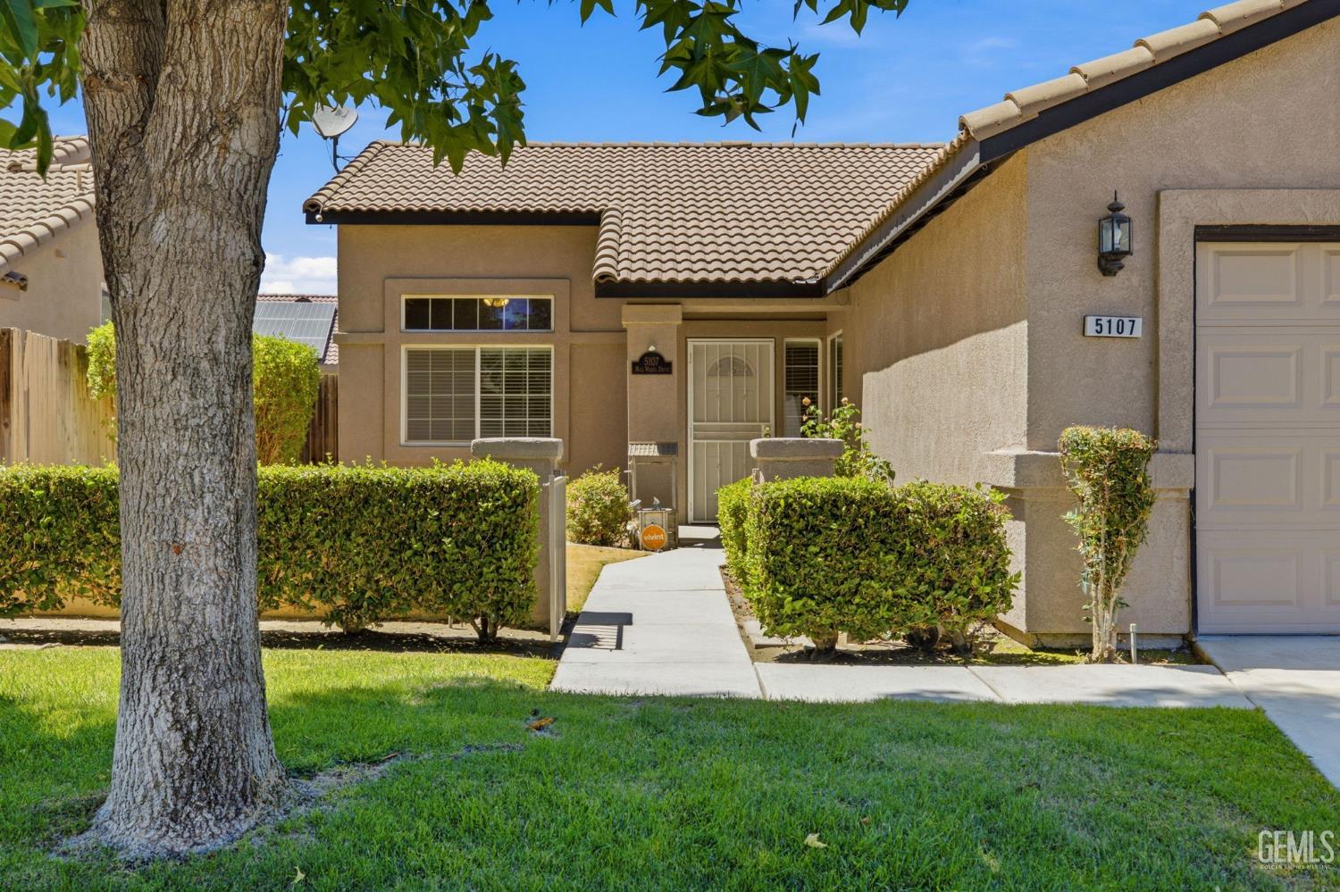 Single Family Residence in Bakersfield, photo 4 of 56
