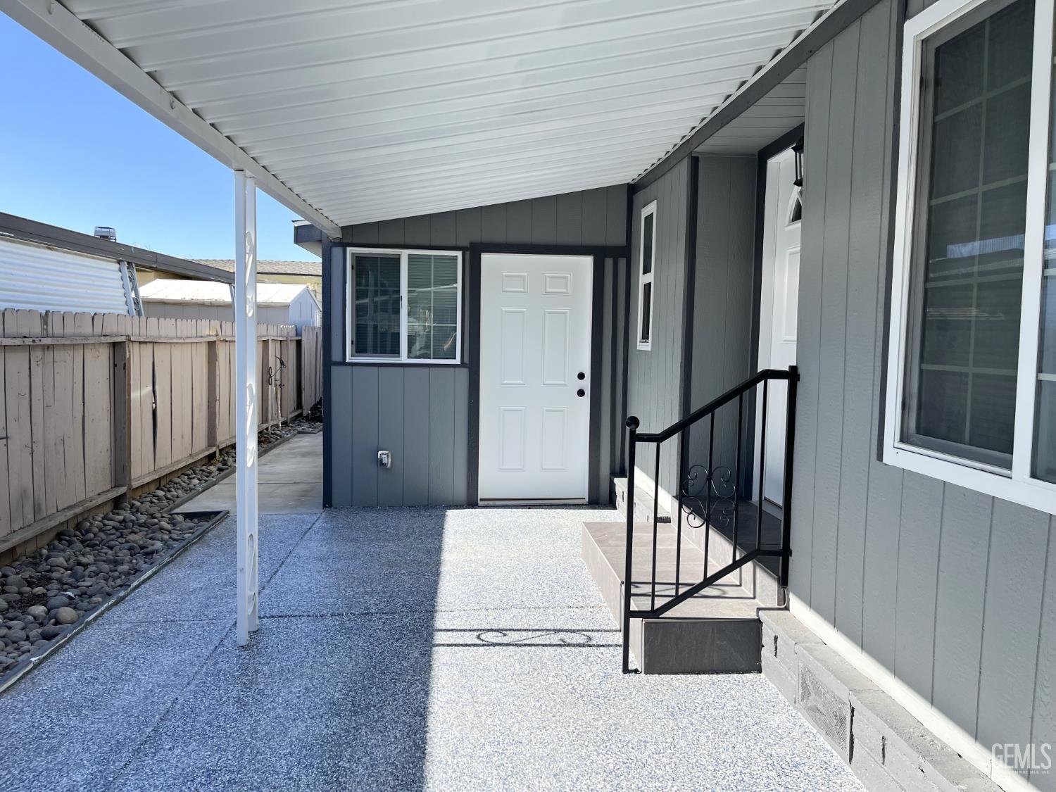 Manufactured Home in Bakersfield, photo 5 of 22