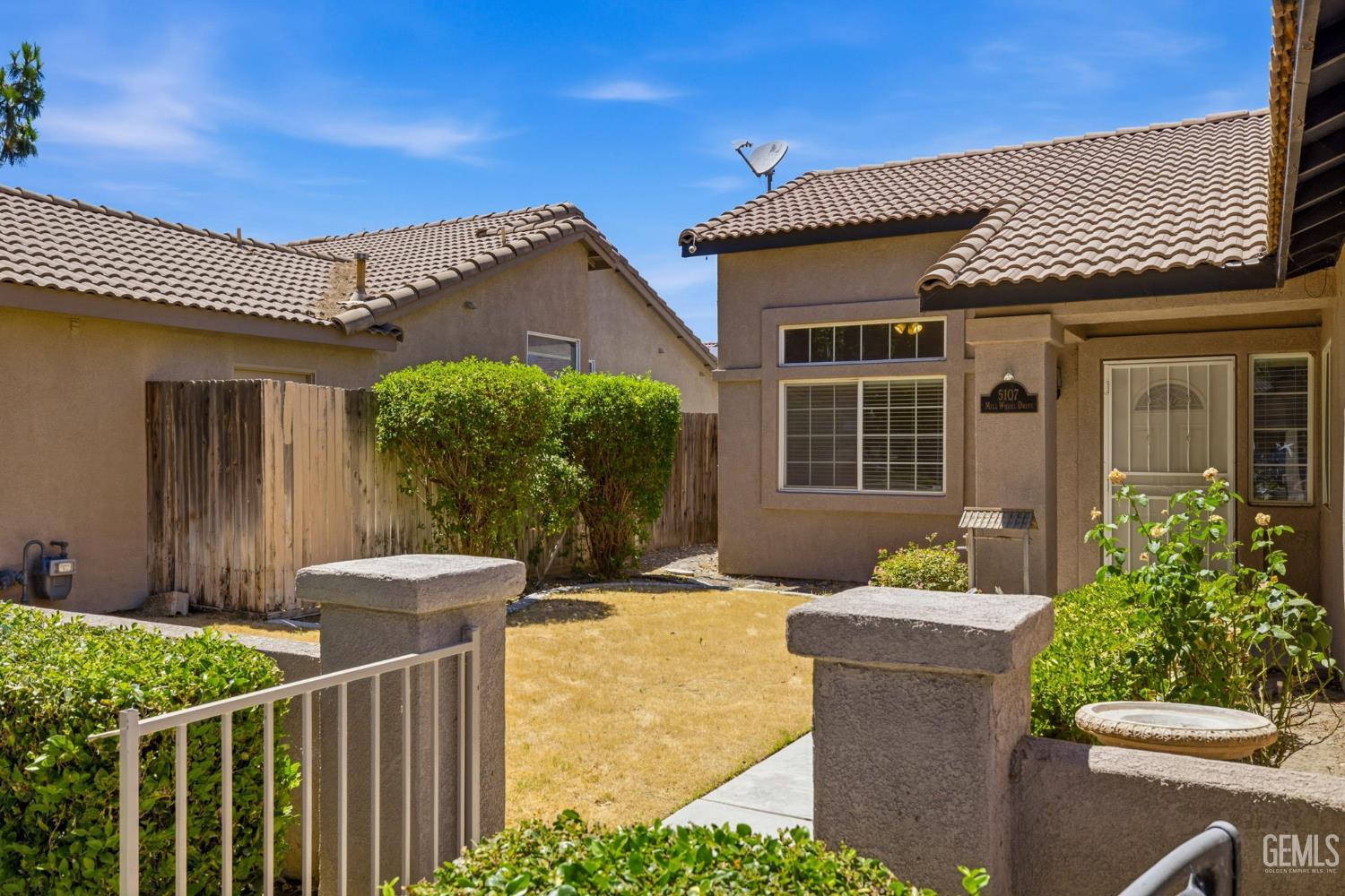 Single Family Residence in Bakersfield, photo 5 of 56