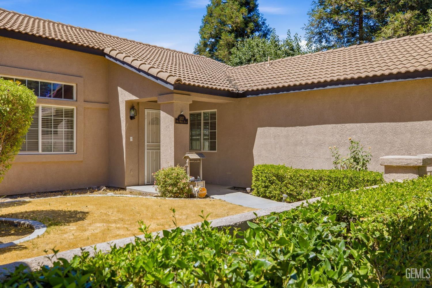 Single Family Residence in Bakersfield, photo 3 of 56