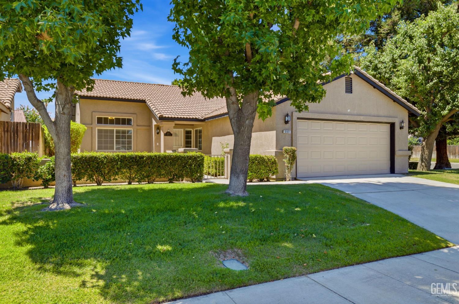 Single Family Residence in Bakersfield, photo 2 of 56