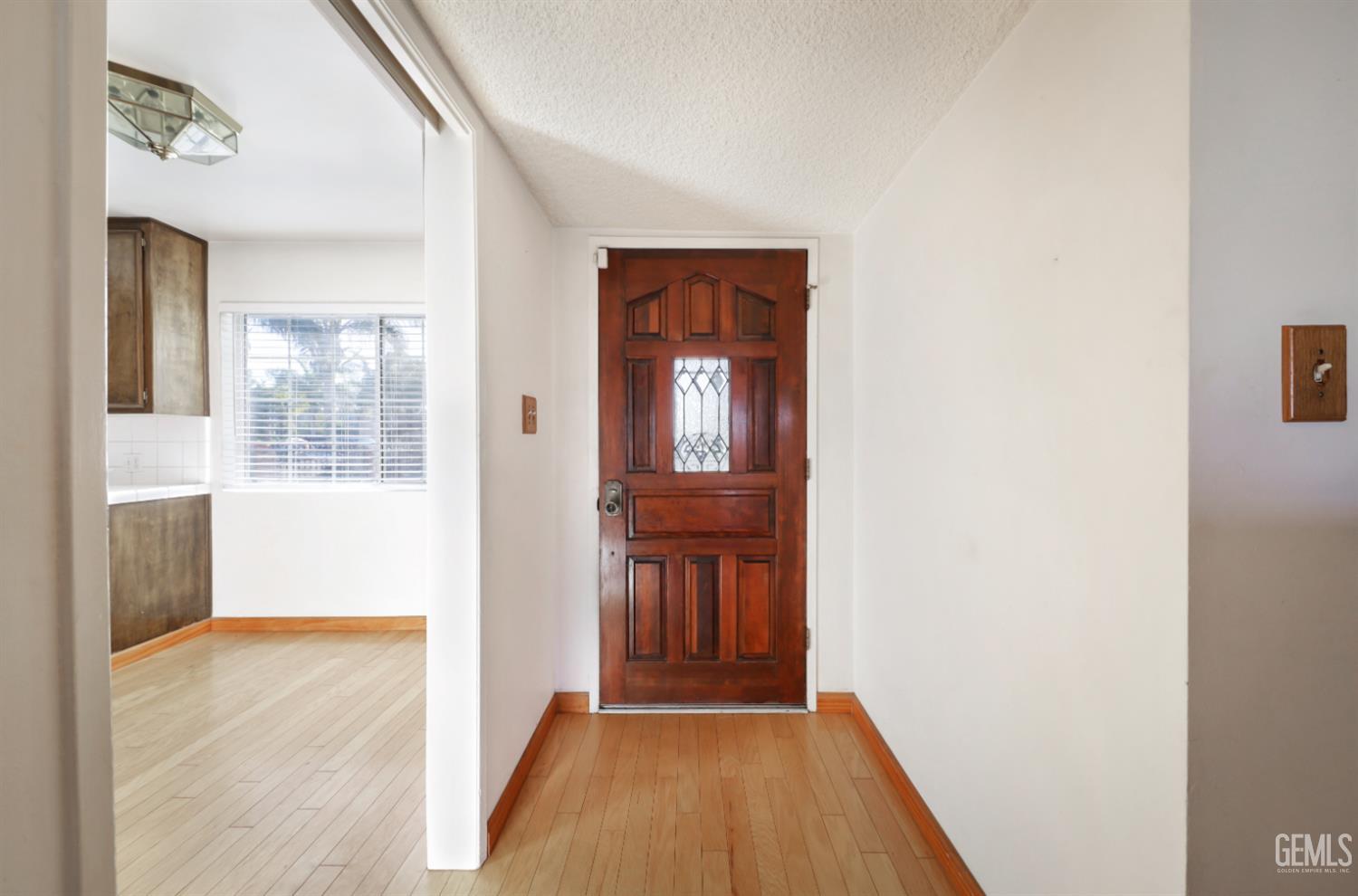 Single Family Residence in Bakersfield, photo 4 of 33