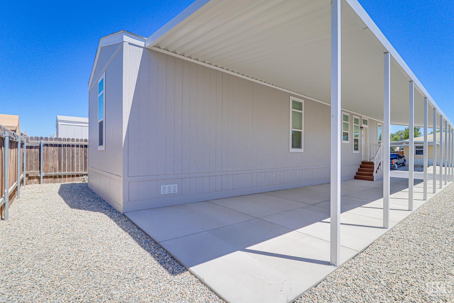 Manufactured Home in Bakersfield, photo 5 of 17