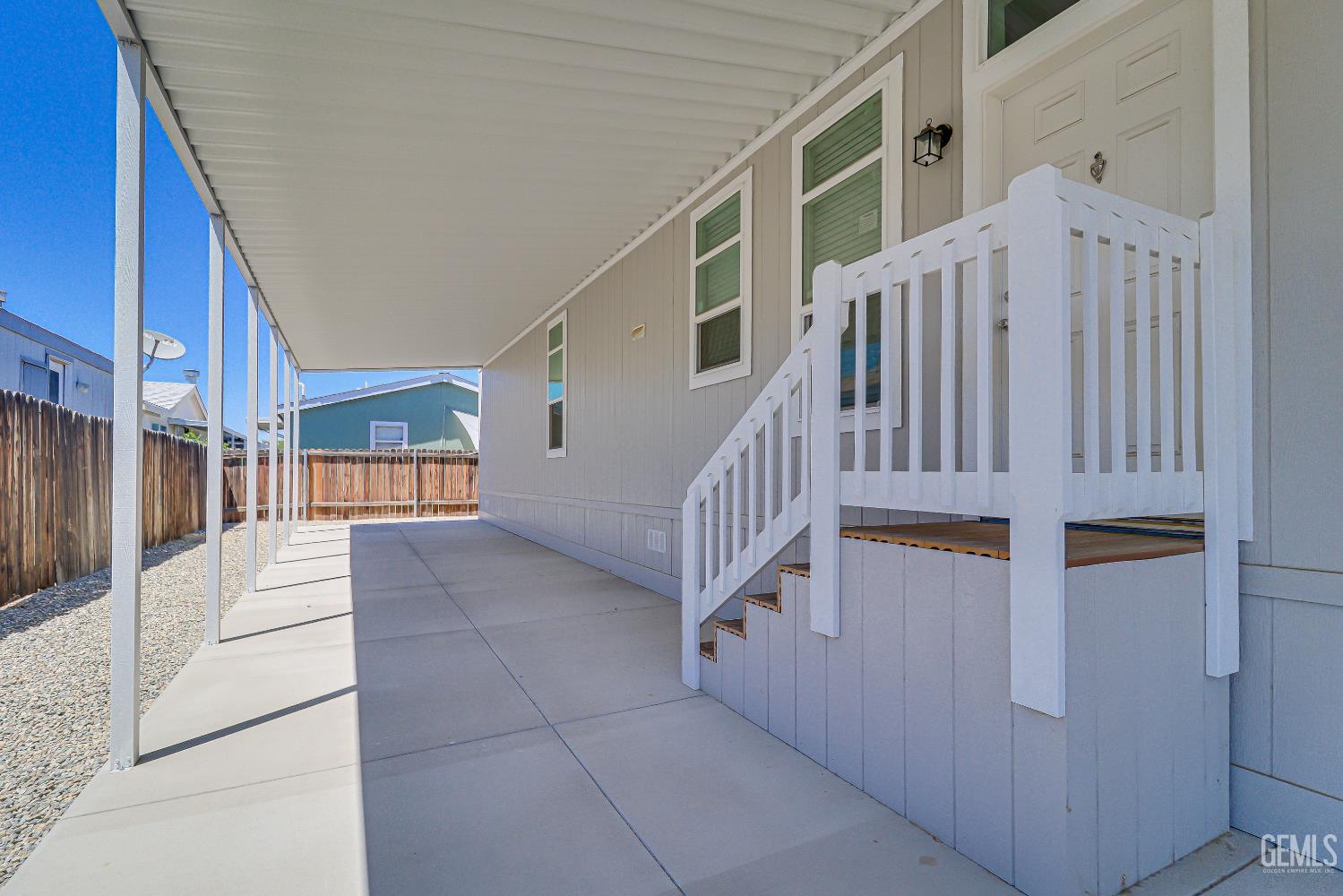Manufactured Home in Bakersfield, photo 4 of 17