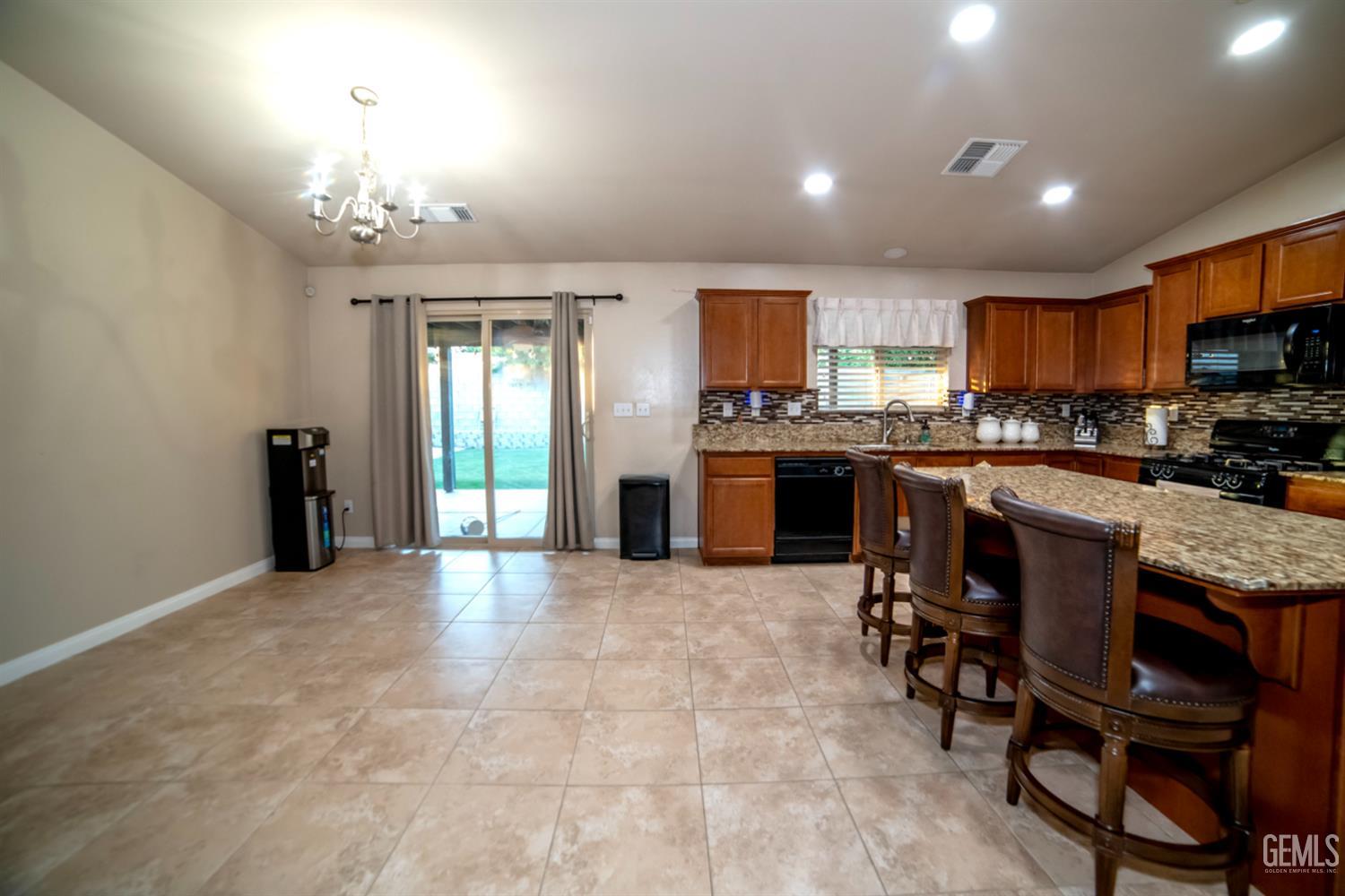 Single Family Residence in Bakersfield, photo 5 of 30