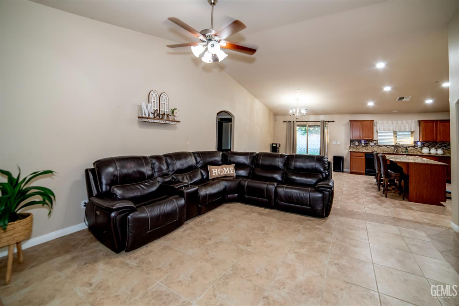 Single Family Residence in Bakersfield, photo 4 of 30
