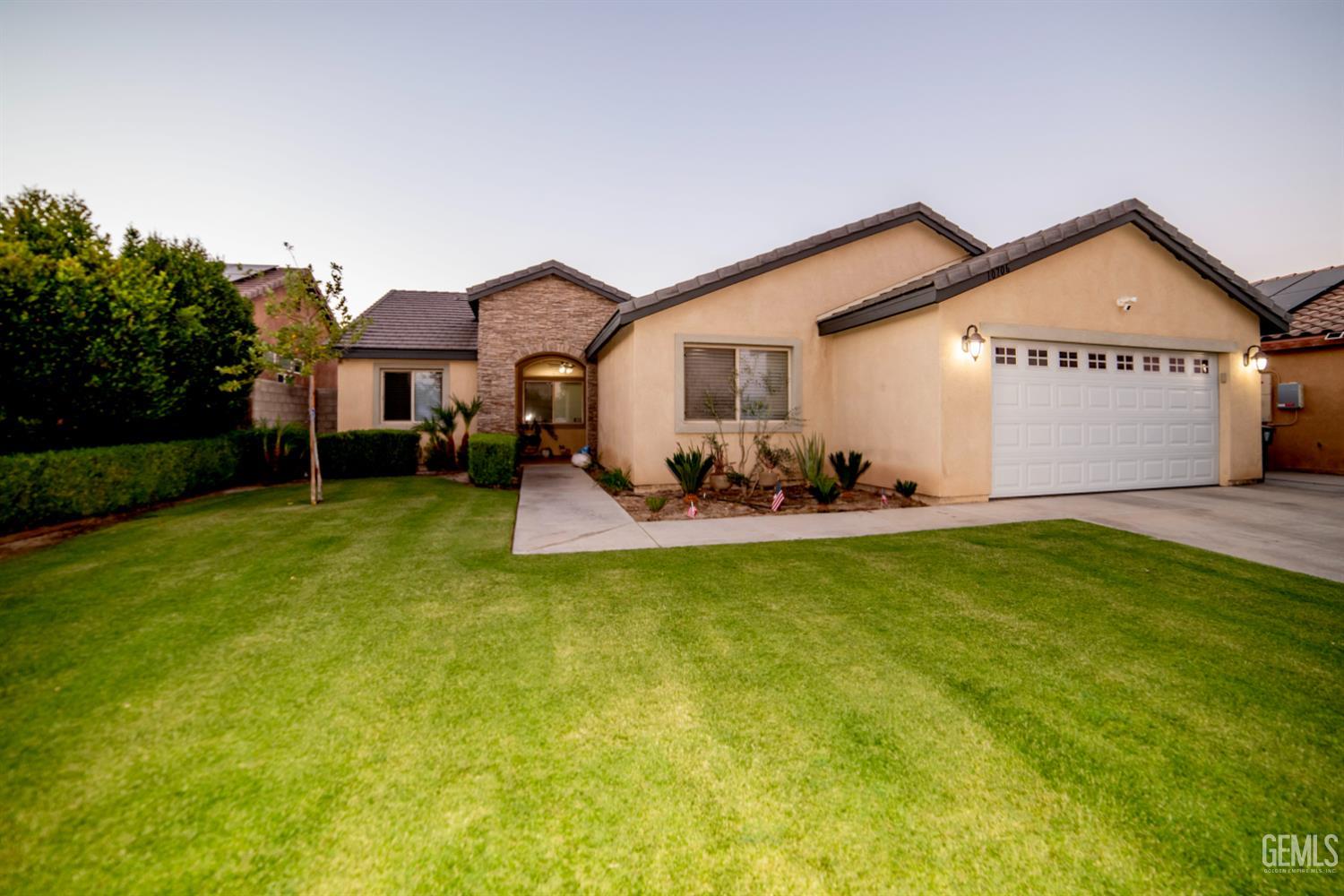 Single Family Residence in Bakersfield