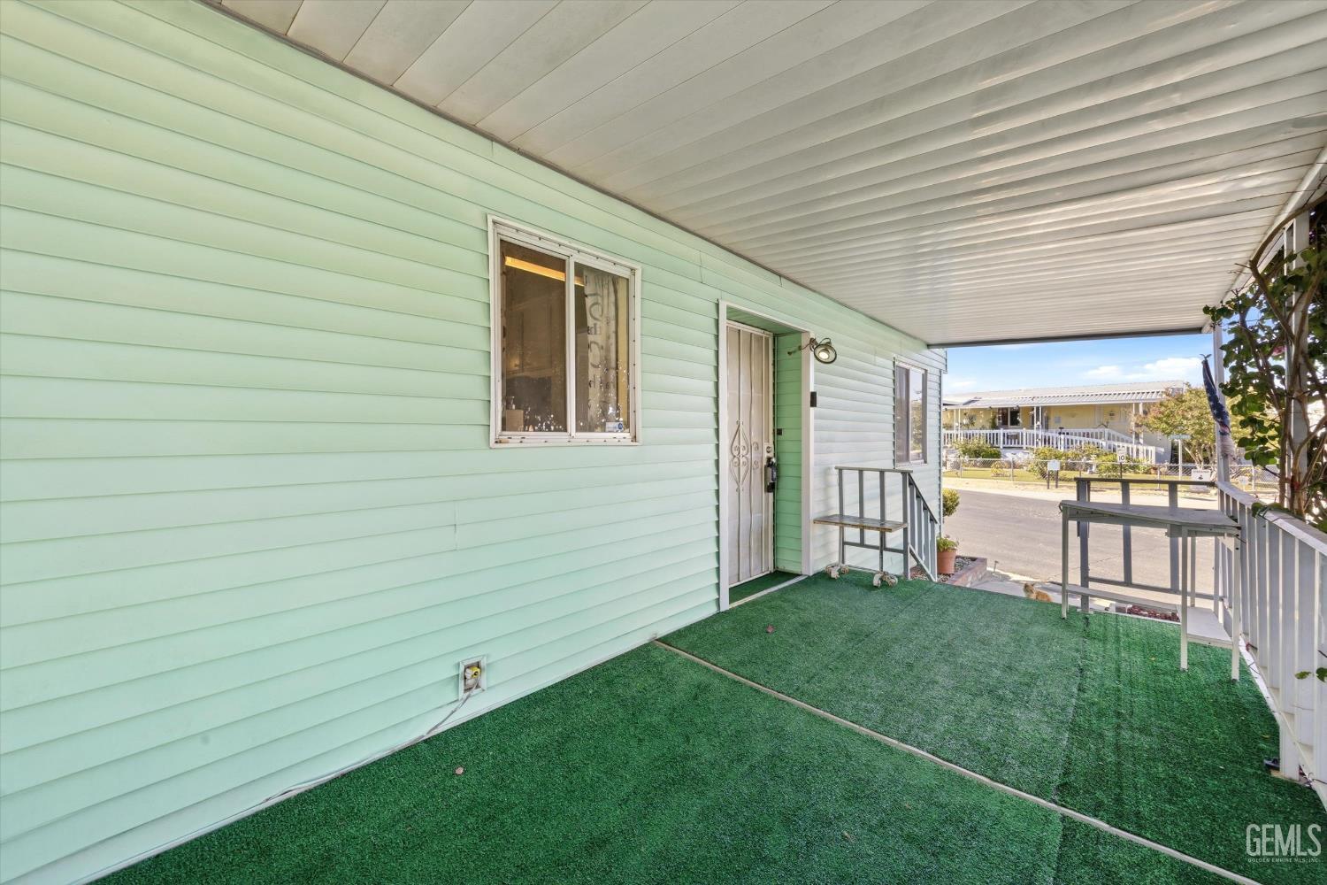 Mobile Home in Bakersfield, photo 5 of 26