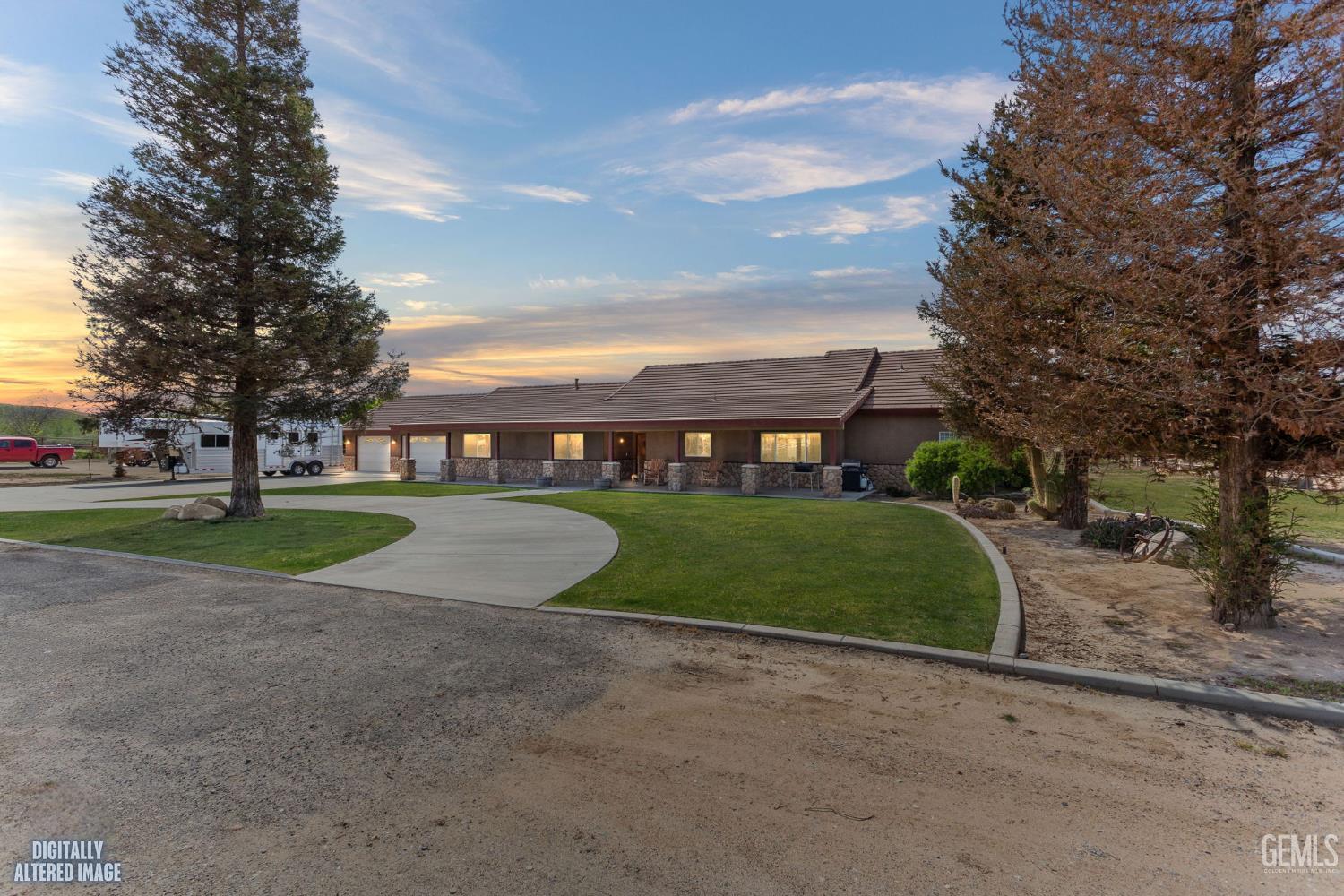 Single Family Residence in Bakersfield, photo 2 of 59