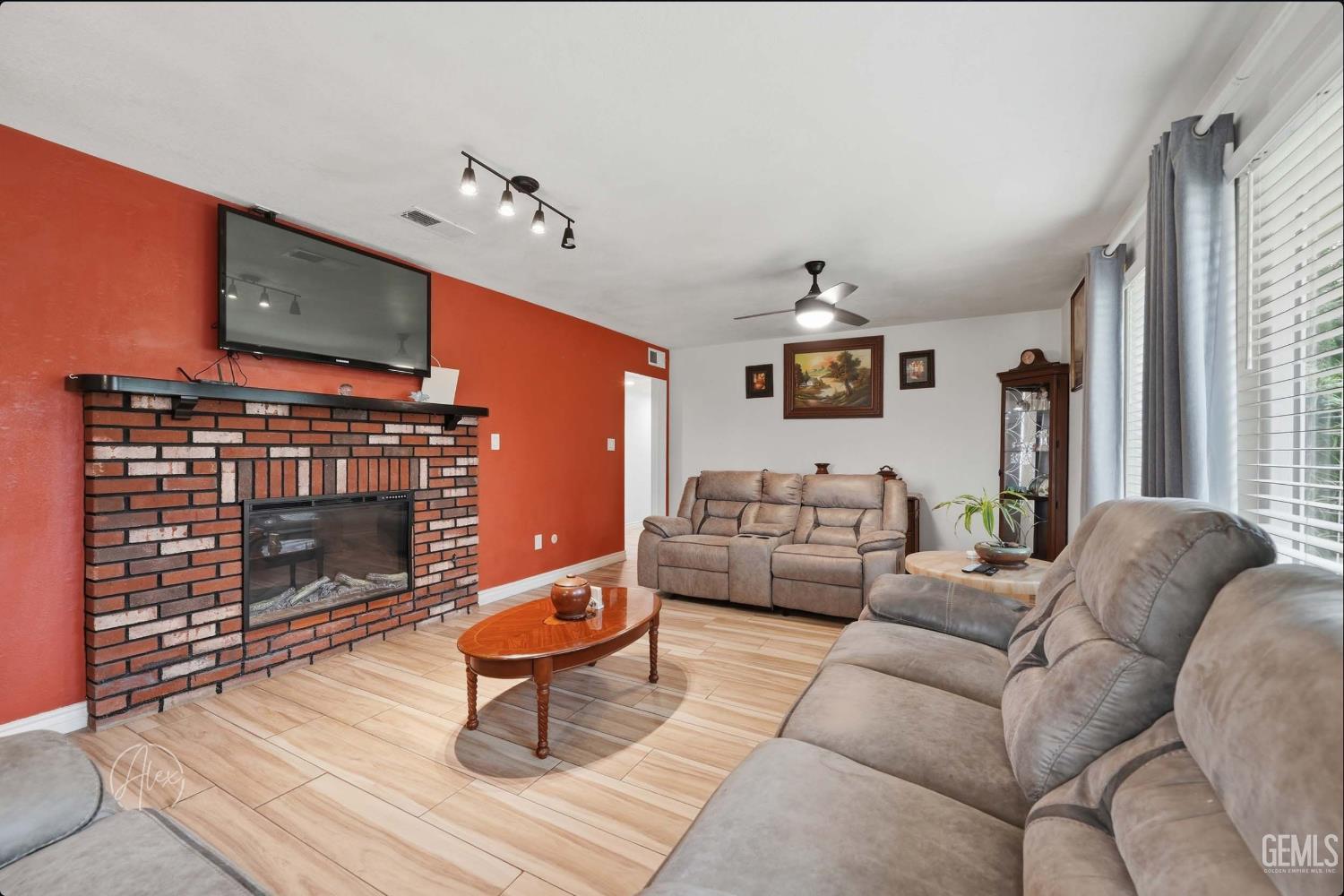 Single Family Residence in Bakersfield, photo 3 of 43