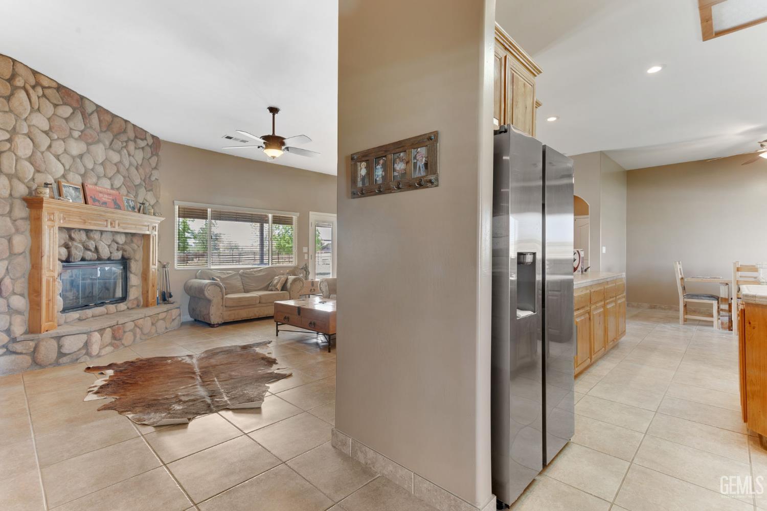 Single Family Residence in Bakersfield, photo 5 of 59