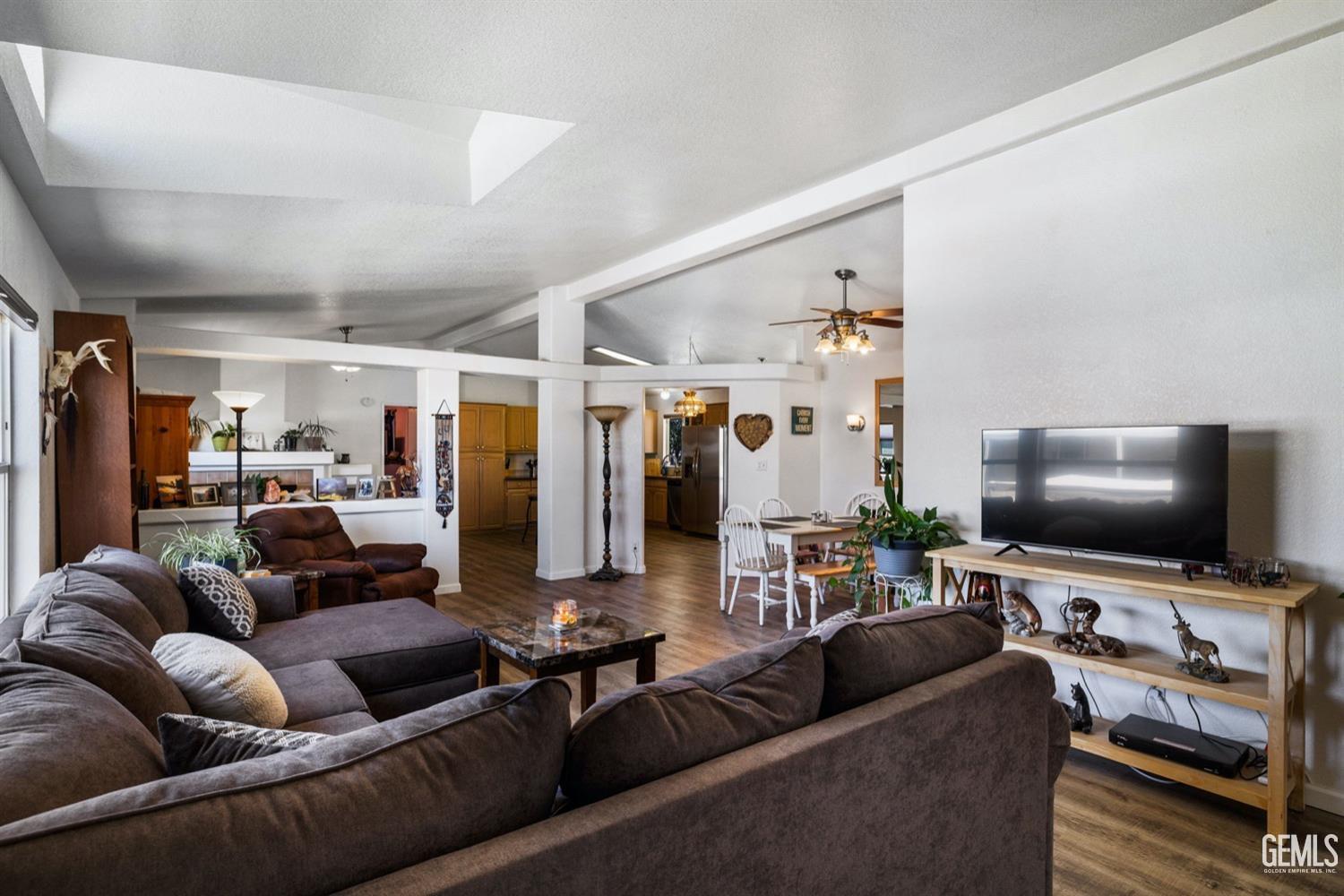 Manufactured Home in Tehachapi, photo 4 of 17