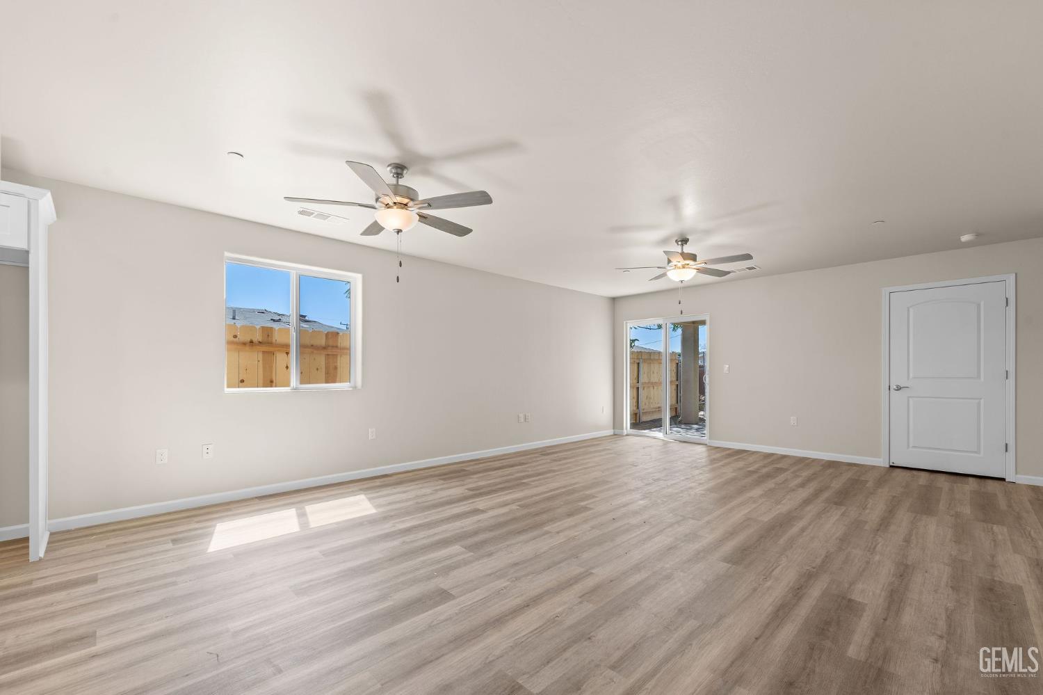 Single Family Residence in Bakersfield, photo 5 of 28