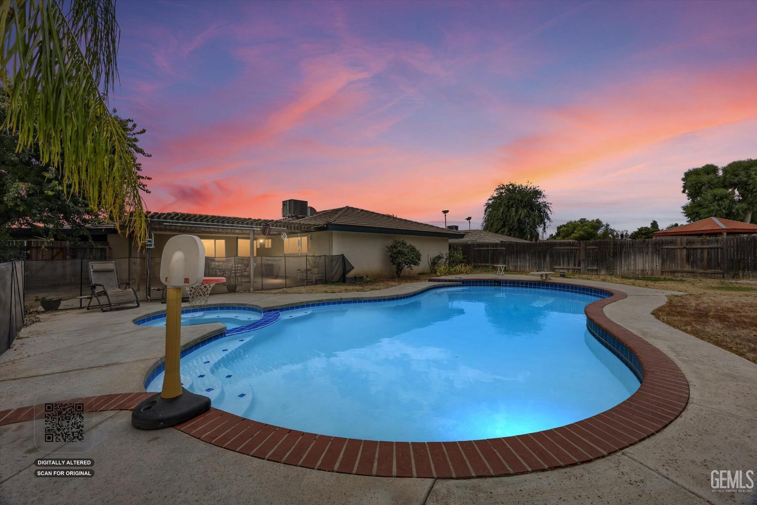 Single Family Residence in Bakersfield, photo 2 of 46