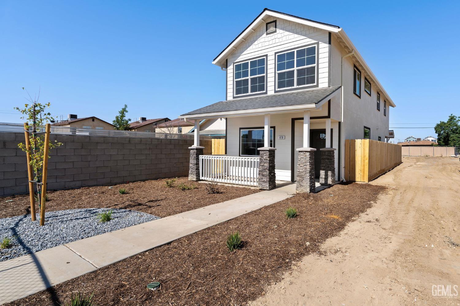 Single Family Residence in Bakersfield, photo 3 of 30