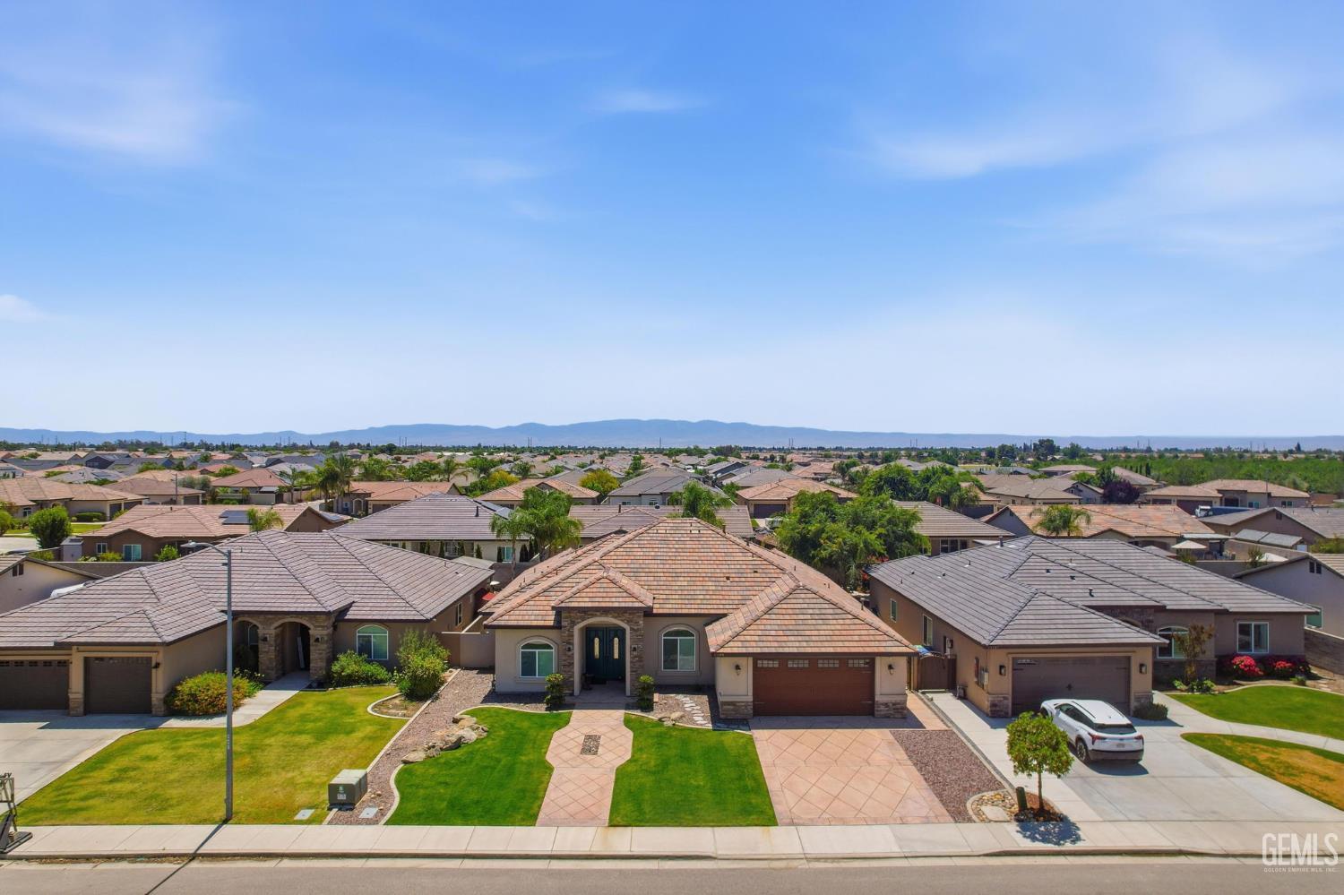 Single Family Residence in Bakersfield
