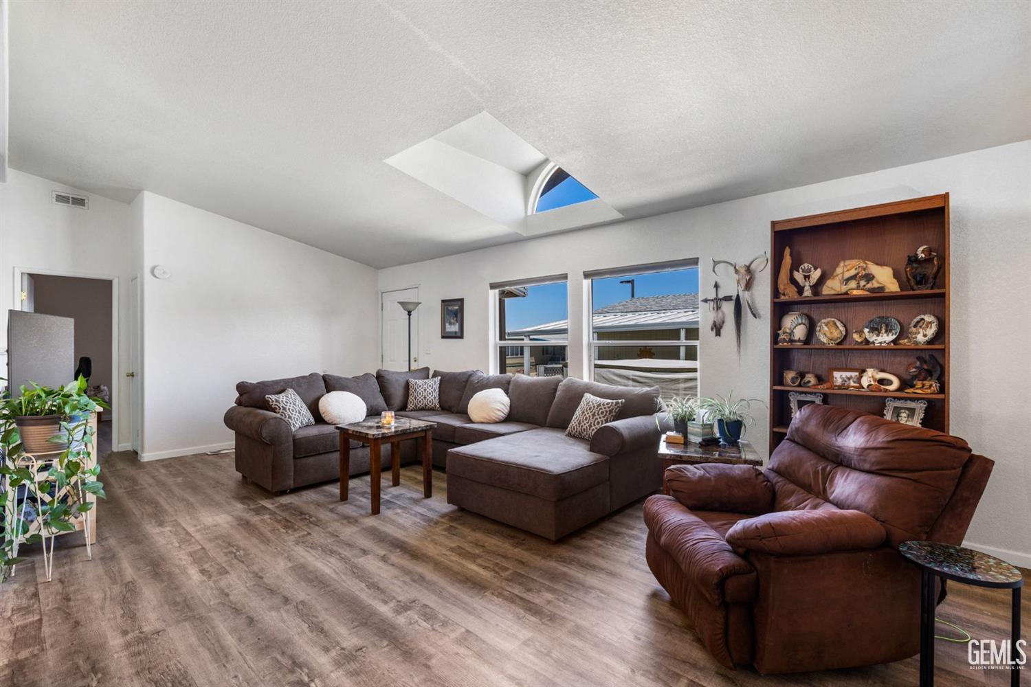 Manufactured Home in Tehachapi, photo 5 of 17