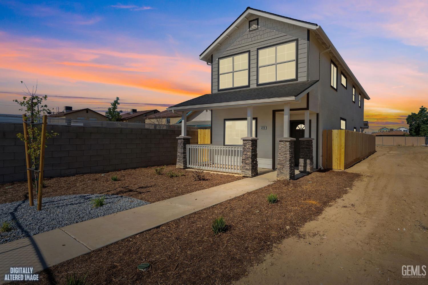 Single Family Residence in Bakersfield, photo 2 of 30