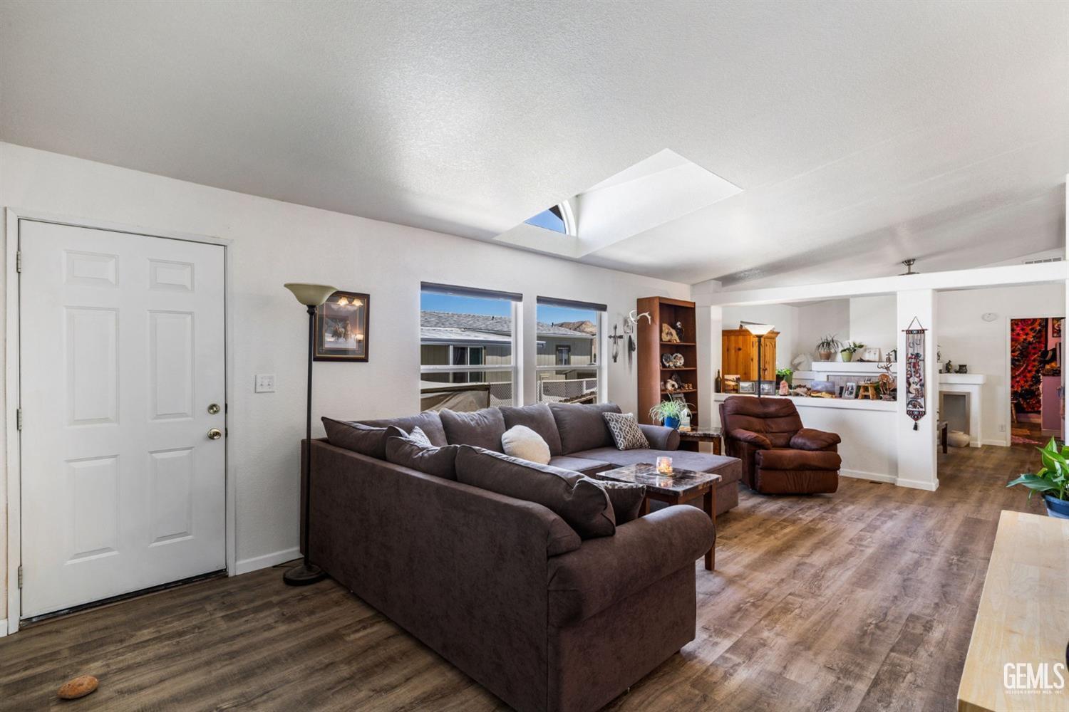 Manufactured Home in Tehachapi, photo 3 of 17