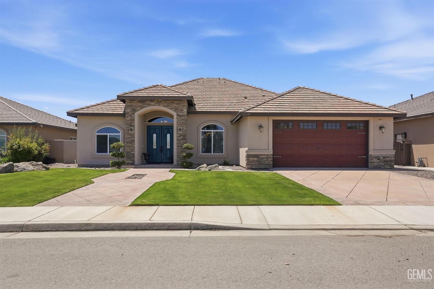 Single Family Residence in Bakersfield, photo 2 of 49