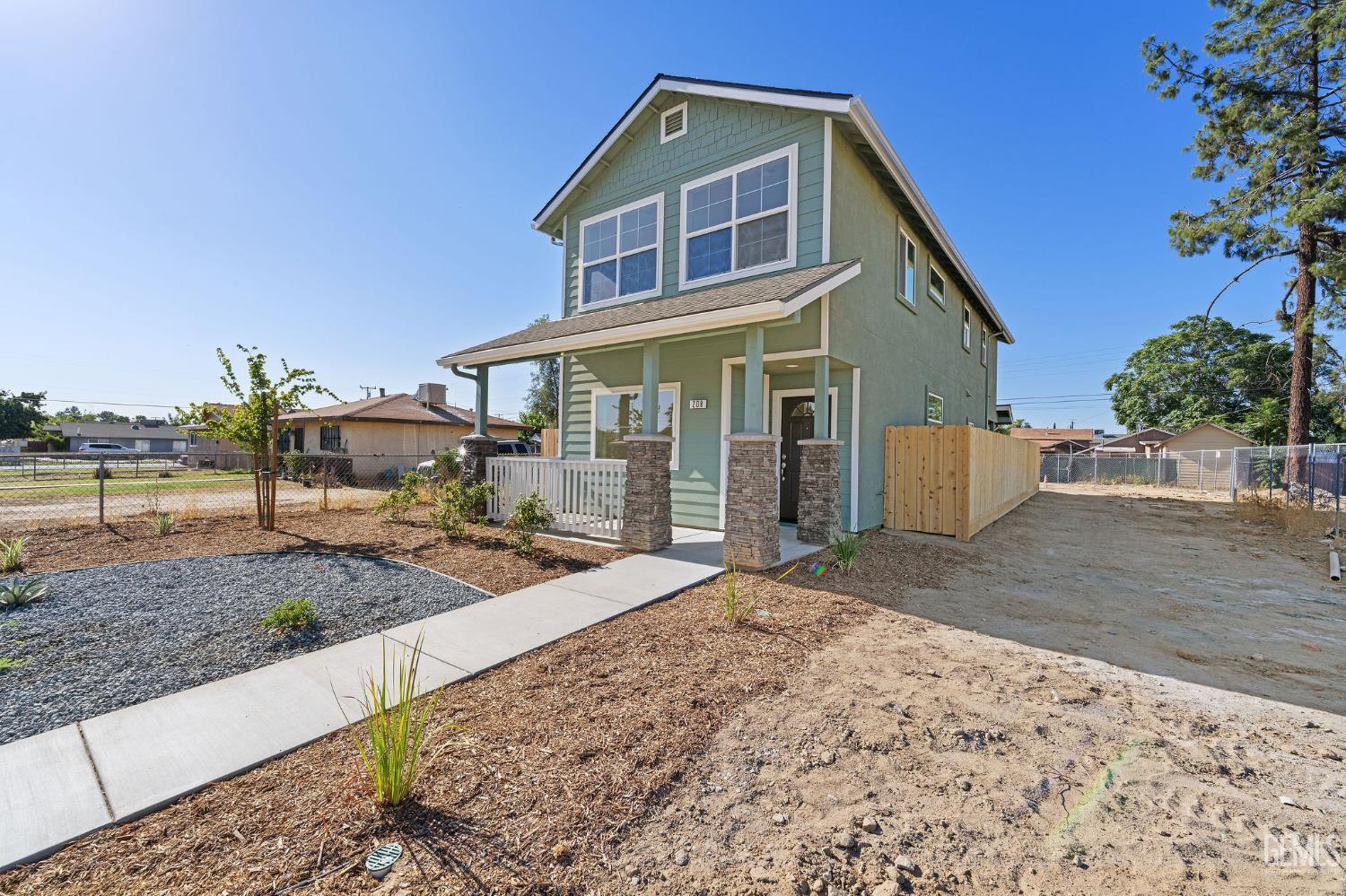 Single Family Residence in Bakersfield, photo 4 of 30