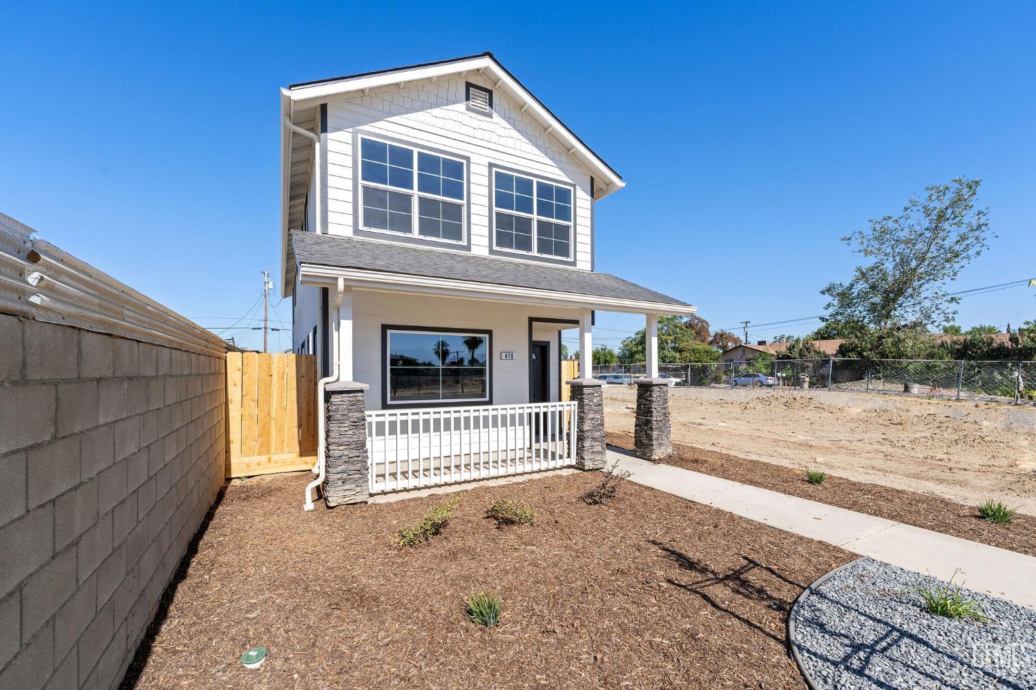 Single Family Residence in Bakersfield, photo 4 of 30