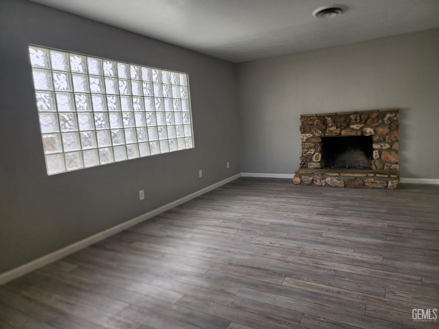 Single Family Residence in Bakersfield, photo 3 of 15