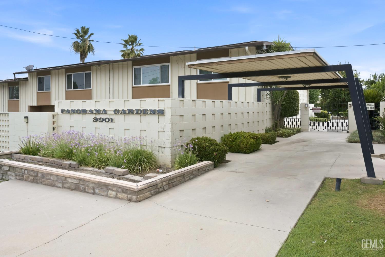 Condominium in Bakersfield