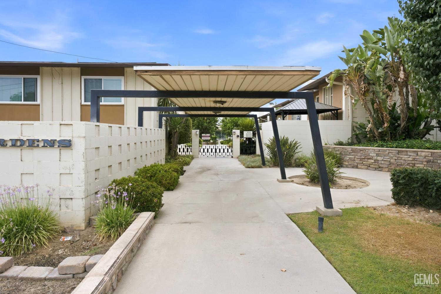 Condominium in Bakersfield, photo 2 of 41