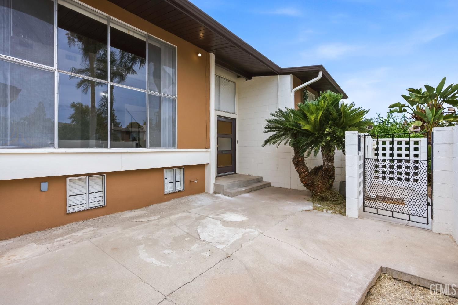 Condominium in Bakersfield, photo 5 of 41