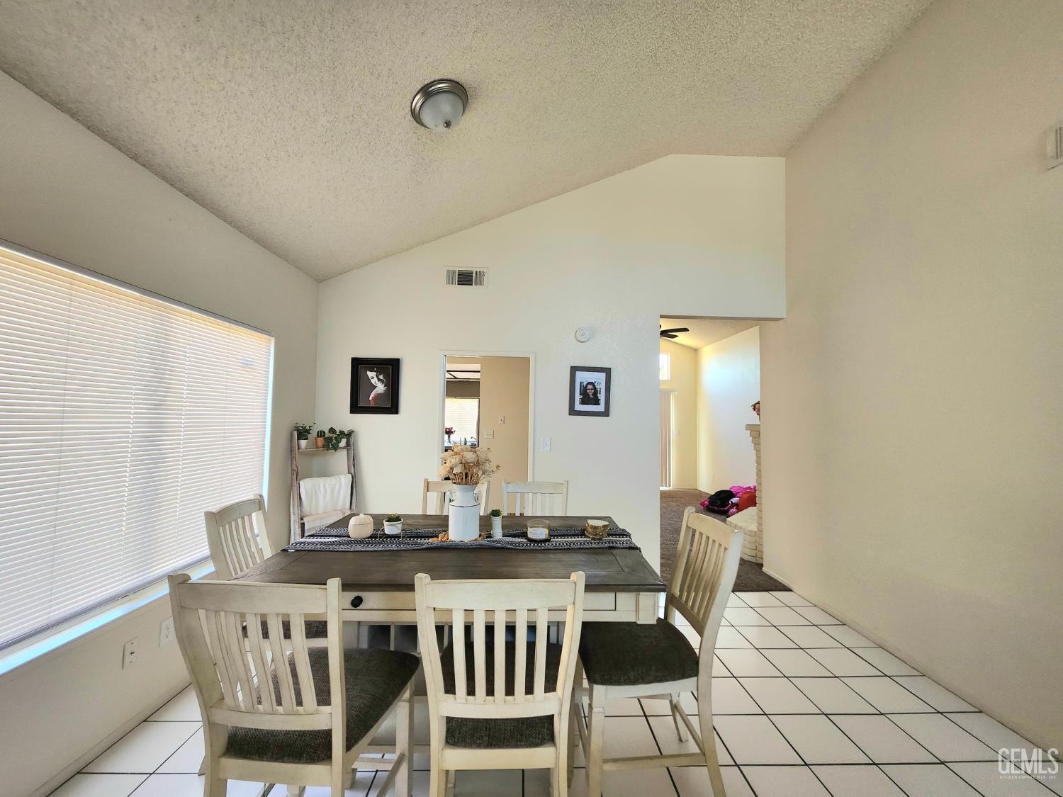 Single Family Residence in Bakersfield, photo 5 of 26