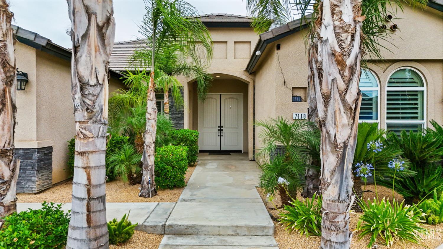 Single Family Residence in Bakersfield, photo 3 of 46