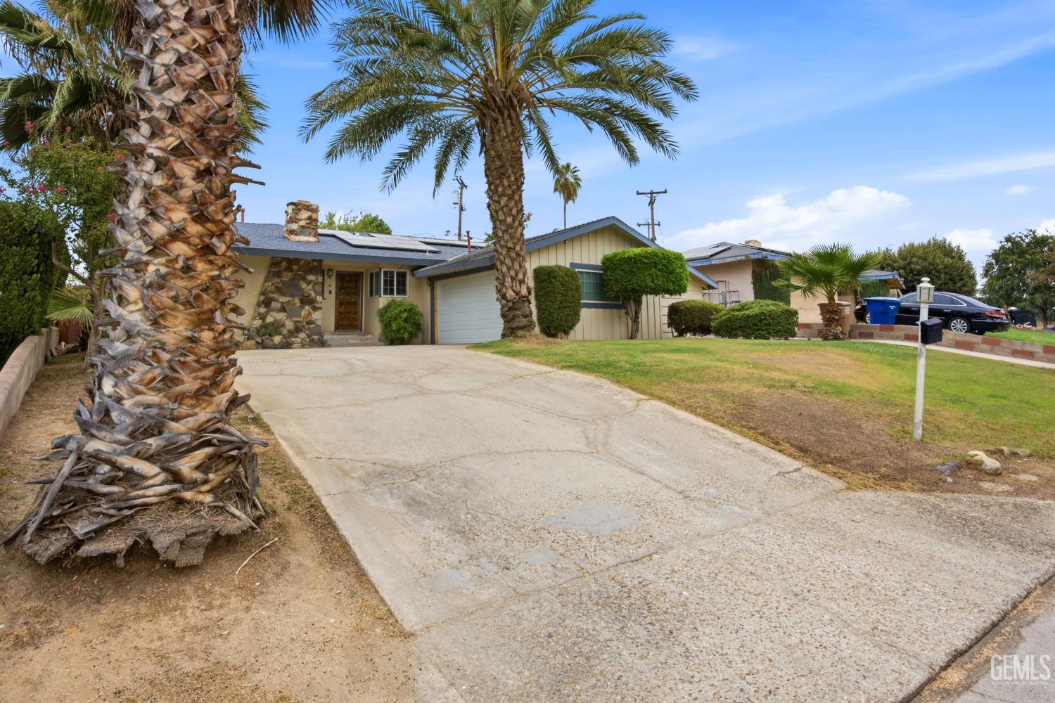 Single Family Residence in Bakersfield, photo 3 of 49