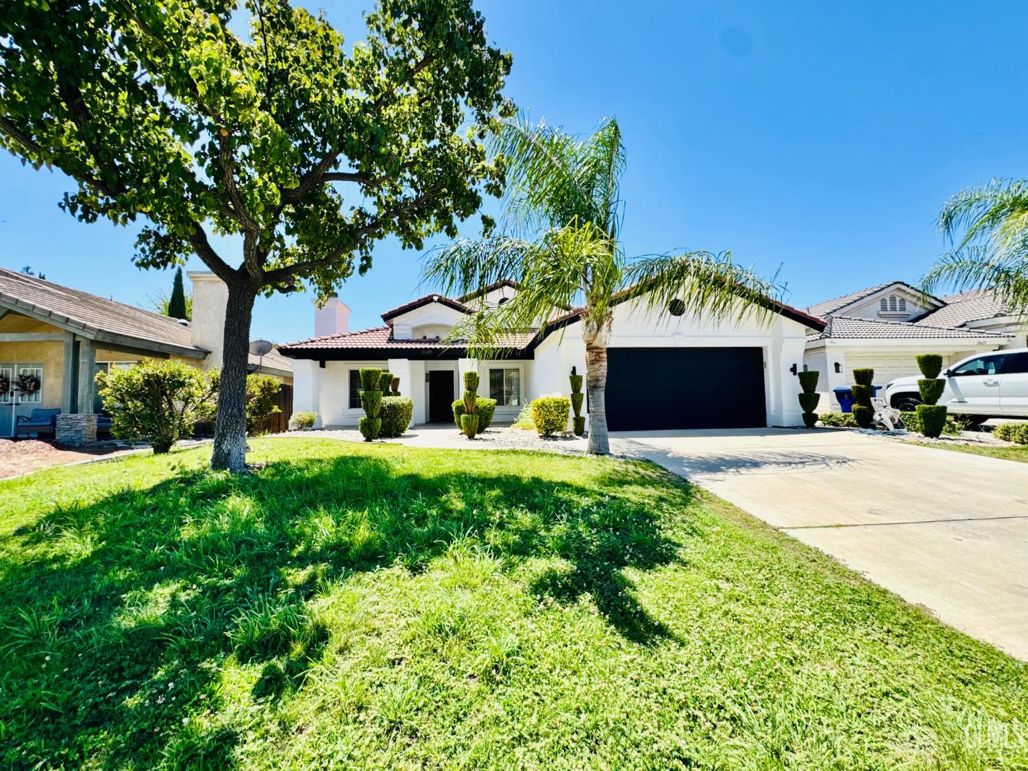 Single Family Residence in Bakersfield, photo 2 of 33